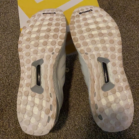 UltraBOOST triple white - Picture 6 of 11